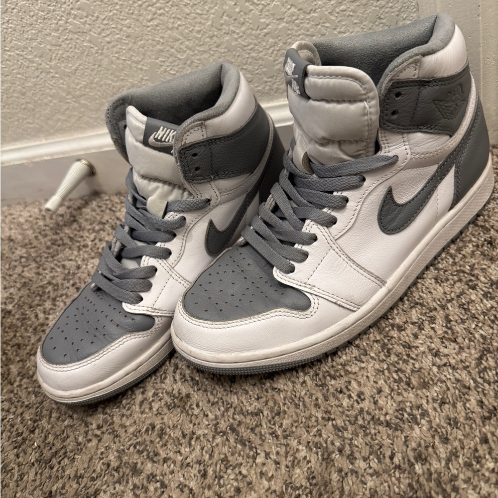 Nike Leather Jordan 1 Retro High Top Grey and White